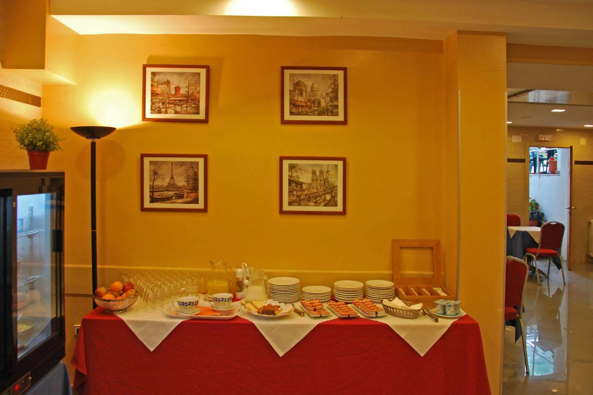 Hotel Piccadilly Σίτζες Εξωτερικό φωτογραφία